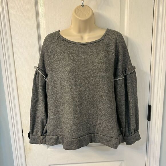 LOFT Grey Ruffle Sleeve Cozy Sweatshirt! ❤️ - Picture 2 of 4